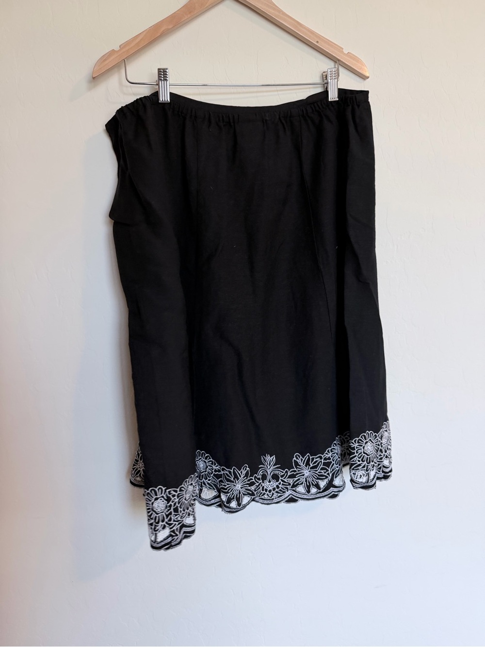 Lane Bryant Black linen A-line Flare Skirt with White Floral Lace Hem - Picture 2 of 12
